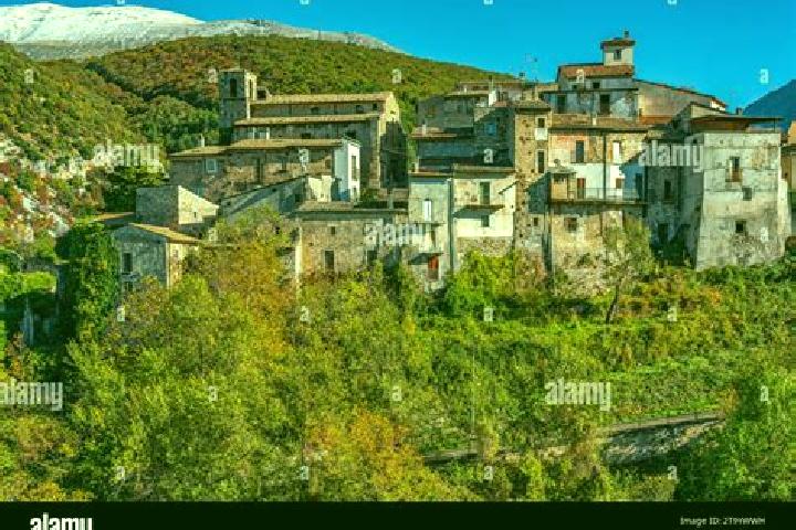Ellie, 34 — Escort in Cansano, Italy