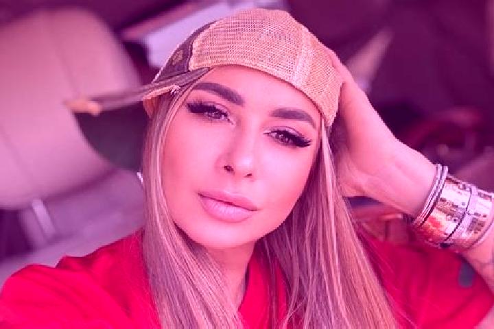 Ellie, 34 — Escort in Caporal Alexa, Romania