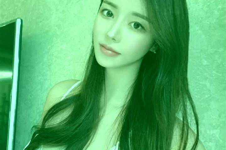 Ellie, 34 — Escort in Dachengzi, China