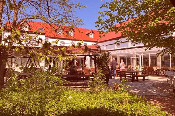 Ellie, 34 — Escort in Jagstfeld, Germany