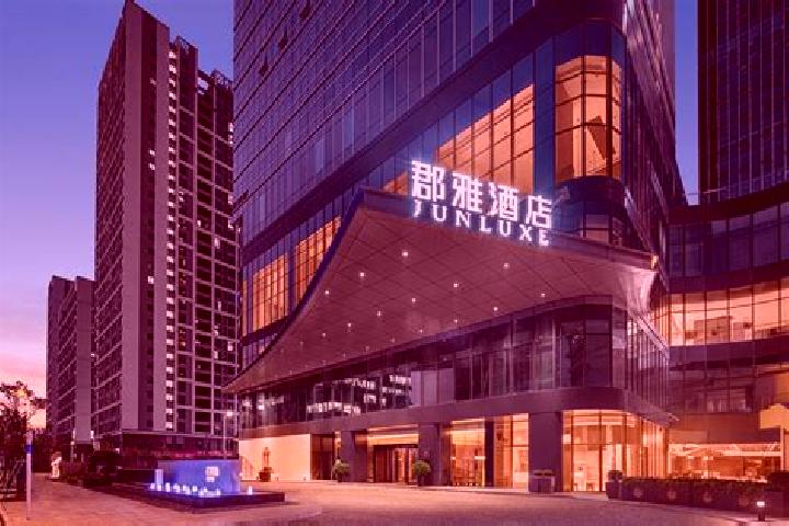 Ellie, 34 — Escort in Jiudian, China