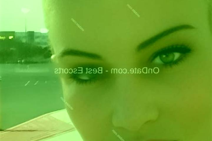 Ellie, 34 — Escort in Khvatovka, Russia