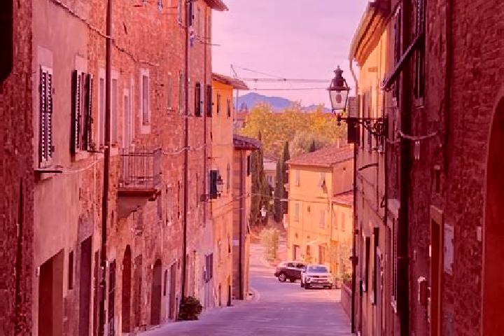 Ellie, 34 — Escort in Peccioli, Italy