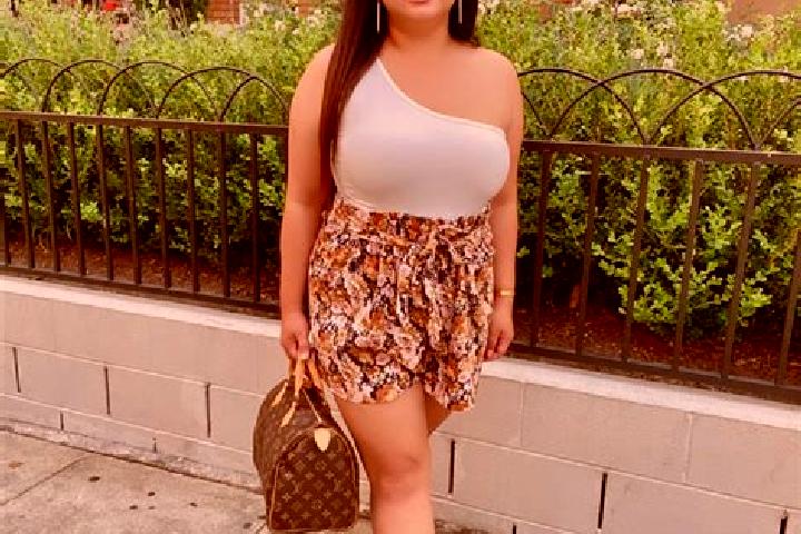 Ellie, 34 — Escort in Rions, France