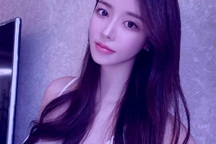 Ellie, 34 — Escort in Tianshengjie, China