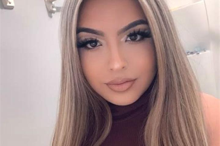 Ellie, 35, a blonde amber-eyed latina companion based in Lascheid. Offering Girlfriend Experience, Erotic Massage, Dinner Date, Party Girl. Available for inc...