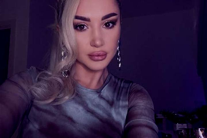 Ellie, 35, a blonde brown-eyed indian companion based in Rutshuru. Offering Travel Companion, Fetish, Domination, Tantra. Available for incall and outcall, o...