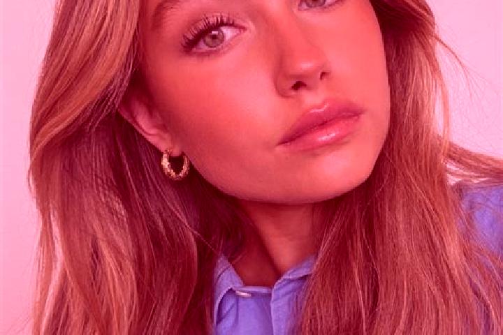 Ellie, 35, a dark blonde green-eyed mixed companion based in Bababe. Offering GFE, Party Girl, Massage, A-Level, OWO. Available for incall and outcall, day a...