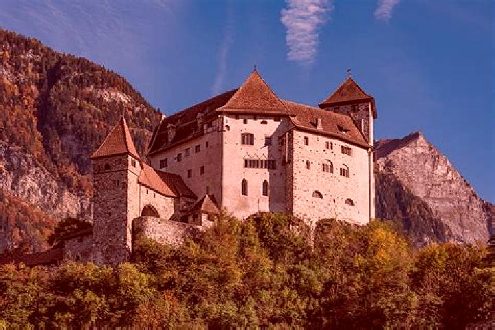 Ellie, 35 — Escort in Balzers, Liechtenstein