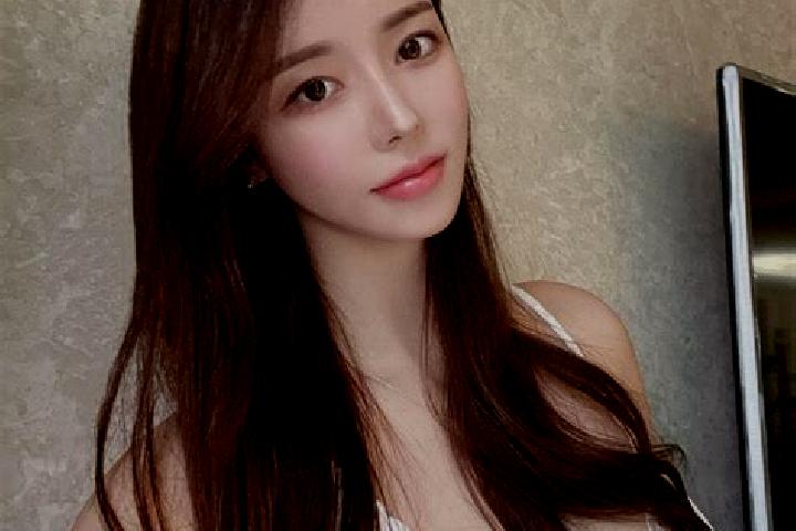 Ellie, 35 — Escort in Baoshui, China