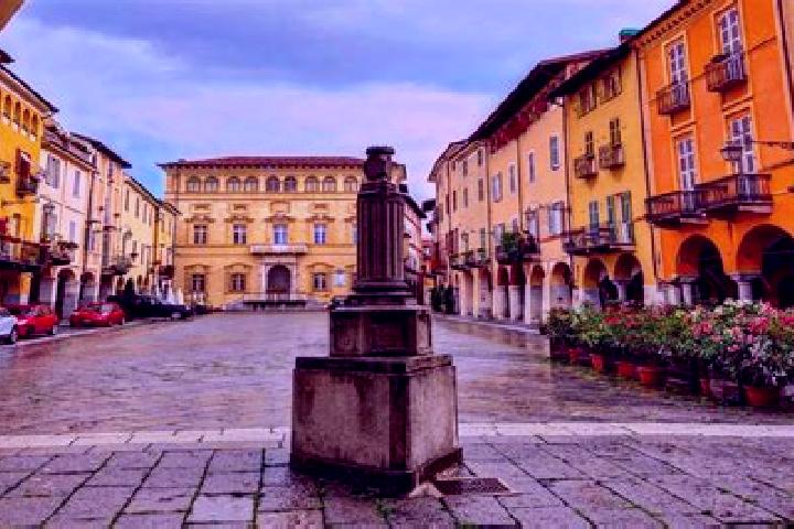 Ellie, 35 — Escort in Castelseprio, Italy
