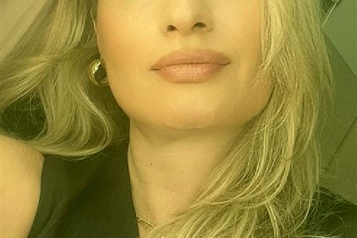 Ellie, 35 — Escort in Charsonville, France