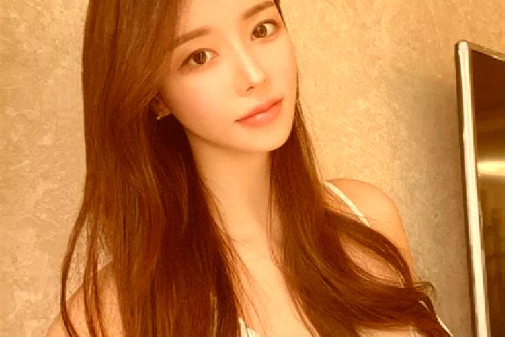 Ellie, 35 — Escort in Lizhuangzi, China
