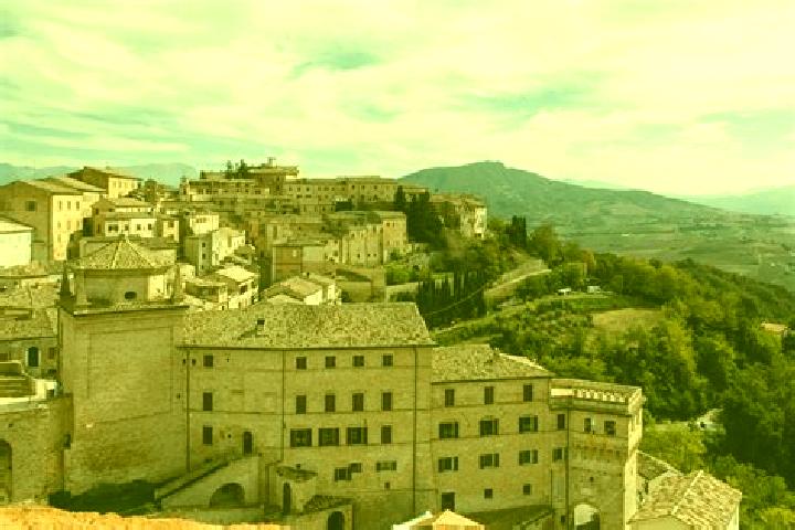 Ellie, 35 — Escort in Montalto delle Marche, Italy