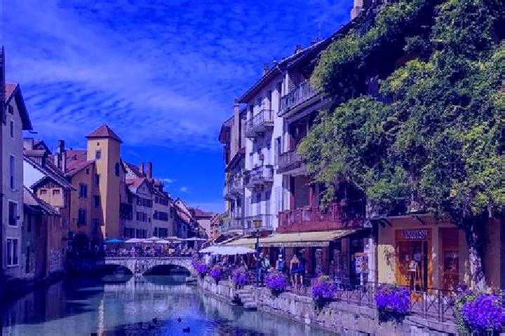 Ellie, 35 — Escort in Neauphlette, France