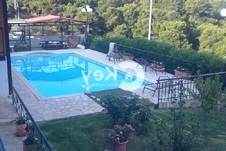 Ellie, 35 — Escort in Neos Kouvaras, Greece