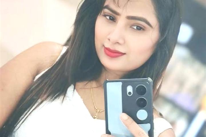 Ellie, 35 — Escort in Pipraich, India