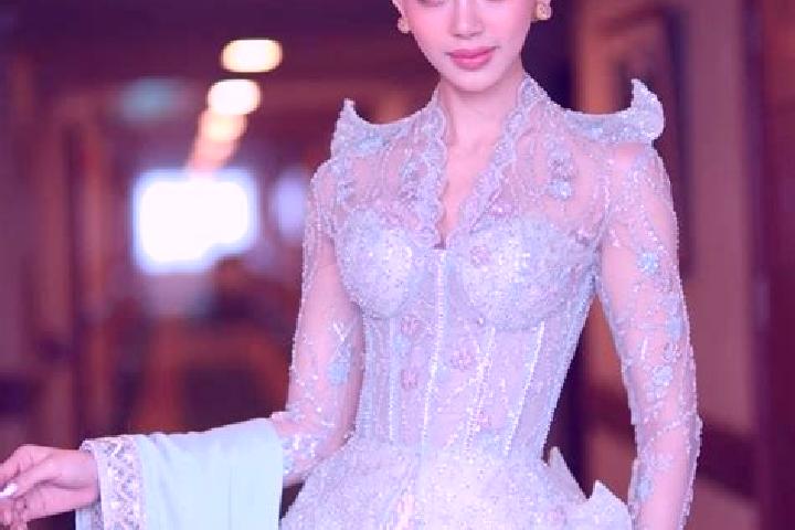 Ellie, 35 — Escort in Shwenatha, Myanmar