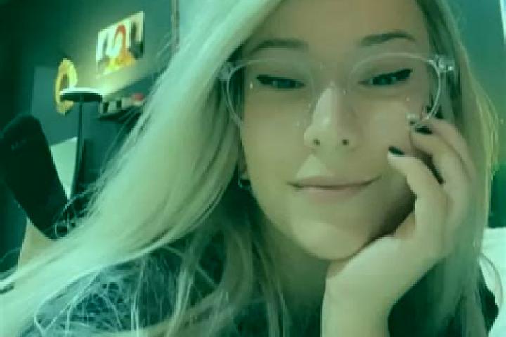 Ellie, 36, a blonde grey-eyed indian companion based in Weinburg am Sassbach. Offering Girlfriend Experience, A-Level, Roleplay, Dinner Date, Duos. Available...