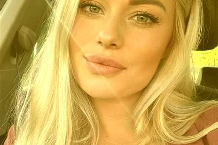 Ellie, 36, a blonde hazel-eyed ebony companion based in Akincilar. Offering CIM, 69, Massage. Available for incall and outcall, overnight bookings available.