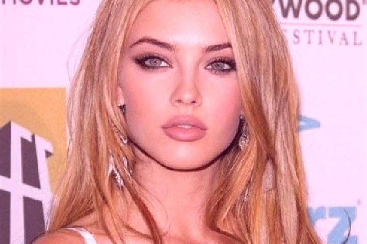 Ellie, 36, a blonde hazel-eyed mixed companion based in Corcelles-les-Monts. Offering Travel Companion, Dinner Date, OWO. Available for incall and outcall, d...