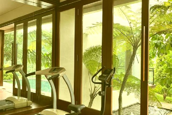 Ellie, 36 — Escort in Babakan Nyampay, Indonesia
