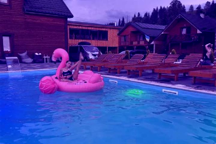 Ellie, 36 — Escort in Blyzniuky, Ukraine