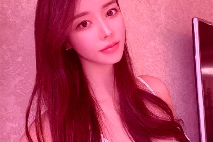 Ellie, 36 — Escort in Donghuang, China
