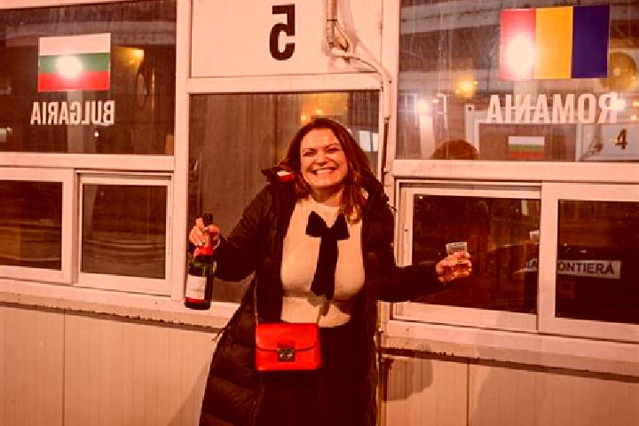 Ellie, 36 — Escort in Fagetu, Romania