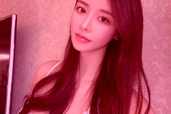 Ellie, 36 — Escort in Xiqiuwan, China