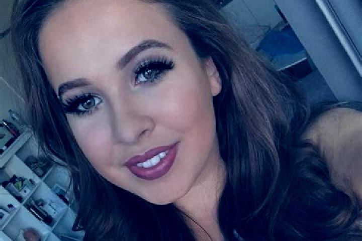 Ellie, 37, a dark blonde amber-eyed mixed companion based in Mid-Cambridge. Offering Dinner Date, Girlfriend Experience, OWO, Party Girl. Available for incal...