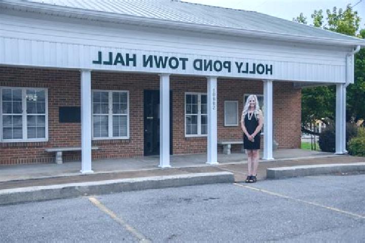 Ellie, 37 — Escort in Holly Pond, United States