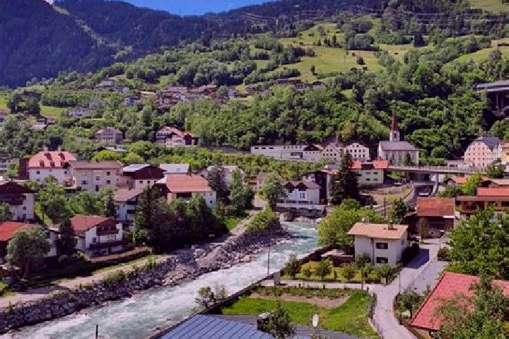 Ellie, 37 — Escort in Pians, Austria