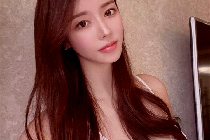 Ellie, 37 — Escort in Youhuai, China