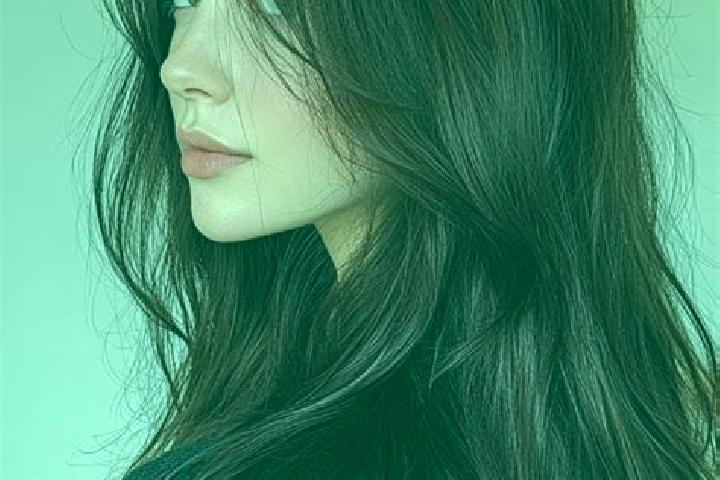 Ellie, 38, a auburn brown-eyed slavic companion based in Karnut. Offering Domination, Dinner Date, Girlfriend Experience. Available for incall and outcall, o...