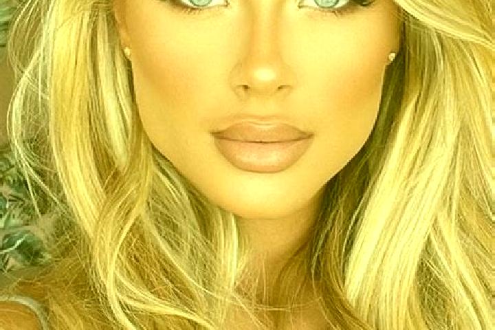 Ellie, 39, a blonde hazel-eyed latina companion based in Erzurum. Offering Tantra, OWO, A-Level. Available for incall and outcall, overnight bookings available.