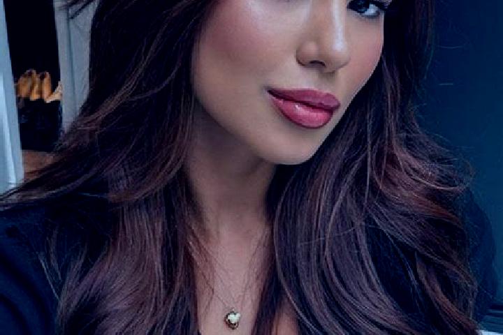 Ellie, 39, a chestnut brown-eyed latina companion based in Kesennuma. Offering Overnight, A-Level, GFE. Available for incall and outcall, day and evening dates.