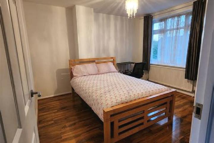 Ellie, 39 — Escort in Aveley, United Kingdom