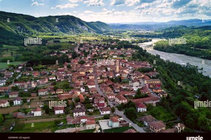 Ellie, 39 — Escort in Borghetto di Borbera, Italy