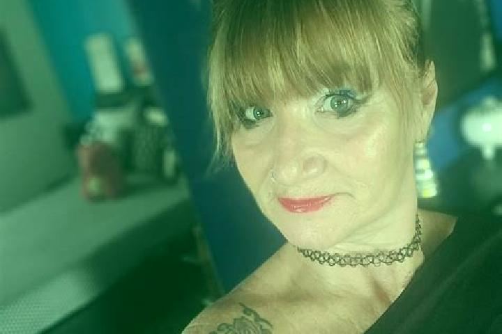 Ellie, 39 — Escort in Bracieux, France