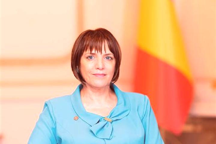 Ellie, 39 — Escort in Dascalu, Romania