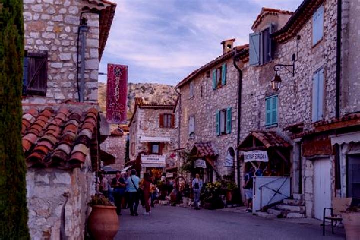 Ellie, 39 — Escort in Gourdon, France