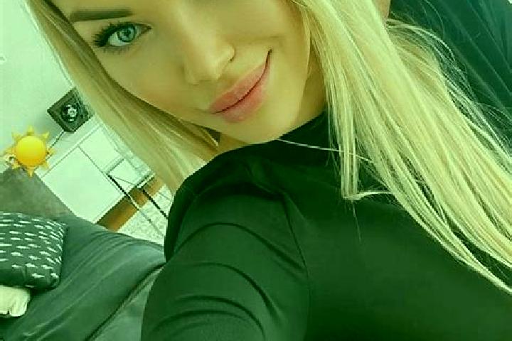 Ellie, 39 — Escort in Tymakov, Czech Republic