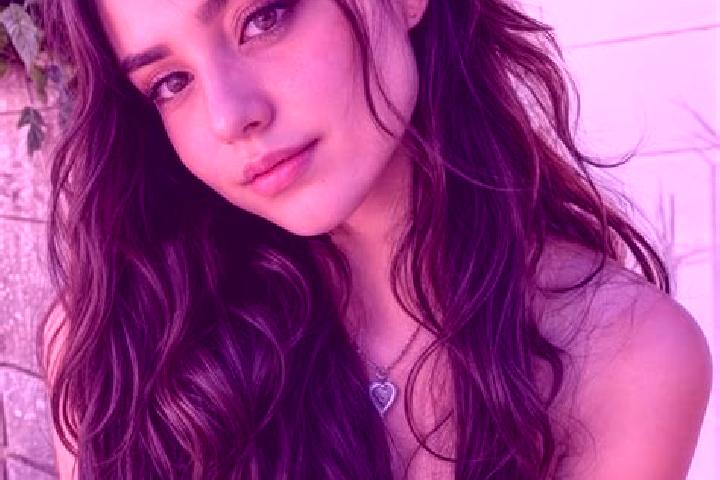 Emily, 20, a auburn brown-eyed middle eastern companion based in Narni Scalo. Offering Couples, Fetish, Roleplay, Overnight. Available for incall and outcall...