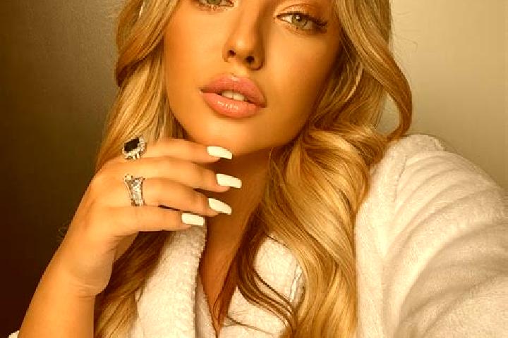 Emily, 20, a blonde amber-eyed latina companion based in Westerleigh. Offering Travel Companion, CIM, BDSM, Erotic Massage, Girlfriend Experience. Available ...