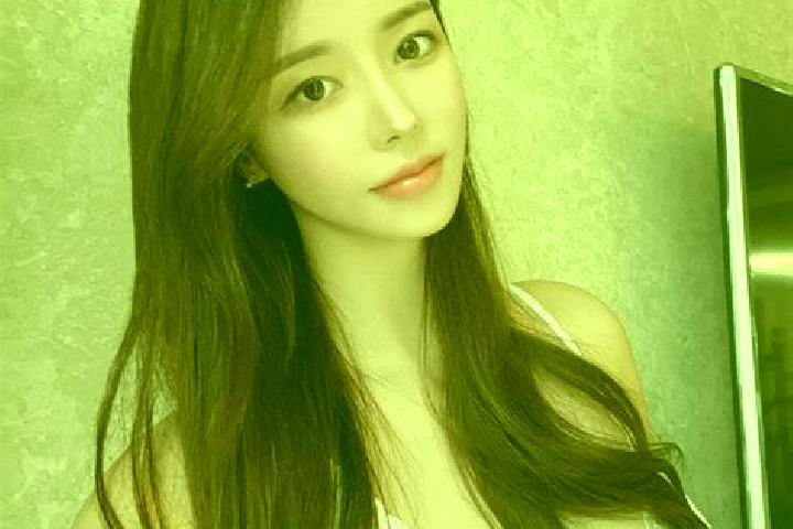 Emily, 20 — Escort in Nanguzhuang, China
