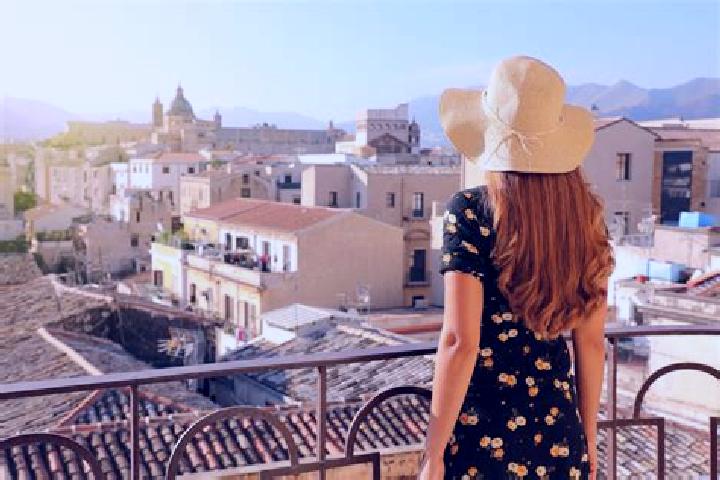 Emily, 20 — Escort in San Fele, Italy