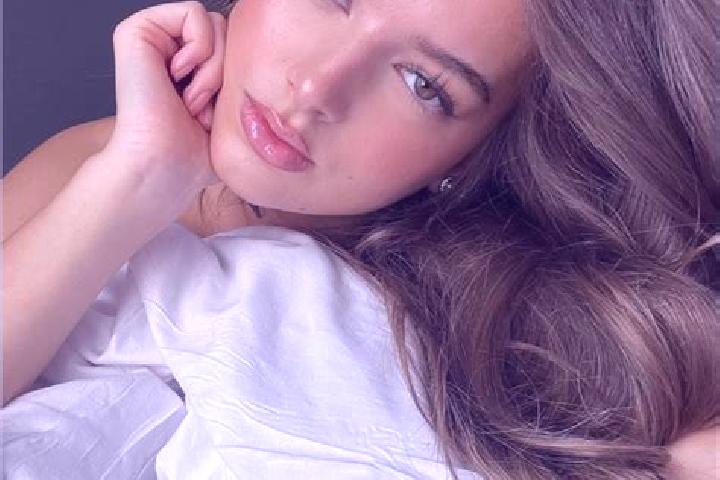 Emily, 21, a chestnut dark-eyed latina companion based in Gaolou. Offering Duos, Deep French Kissing, OWO. Available for incall and outcall, day and evening ...