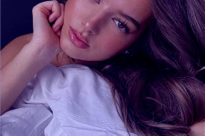 Emily, 21, a chestnut hazel-eyed slavic companion based in Cipayung. Offering Erotic Massage, Couples, Overnight, Party Girl. Available for incall and outcal...