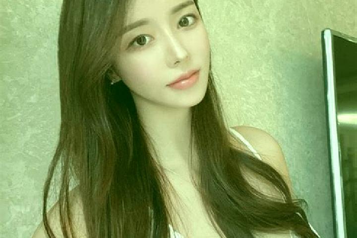 Emily, 21 — Escort in Cennan, China